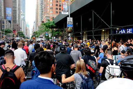A crowd of people gathered at 6th avenue and 23rd street during the mourning ceremony.
Cyclists mourn the loss of a 33-year-old woman fatally struck by a delivery truck while riding her bicycle on 6th Avenue and 23rd Street in New York City.