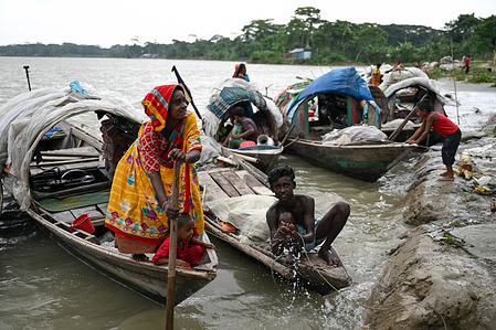 General view of the Manta community on the banks of the Arial Kha River. After fishing, they return and tie up their boats in orderly rows along the riverbank. Living in the southwest coastal region of Bangladesh, the Manta are one of the country’s oldest fishing communities. Displaced by river erosion, many now live permanently on boats in Barishal, clinging to a way of life shaped by the water.