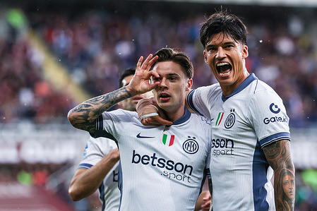 (L-R) Nicola Zalewski of FC Internazionale celebrates with Joaquin Correa of FC Internazionale during Serie A 2024/25 football match between Torino FC and FC Internazionale at Olimpico Grande Torino Stadium Torino FC 0 - 2 FC Internazionale