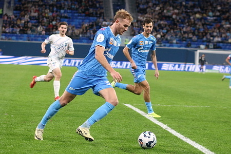 Luciano Gondou (32) of Zenit seen in action during the Russian Premier League football match between Zenit Saint Petersburg and Pari Nizhny Novgorod at Gazprom Arena. Final score; Zenit 2:1 Pari Nizhny Novgorod.