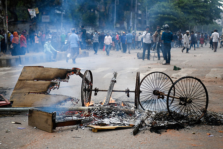 Rioters set fire to carts in the street during clashes between Dhaka College students and new market store workers in the Mirpur road area. Dhaka College students came into the market to defend one store that had a dispute with a rival store over arranging Iftar tables while operating which escalated into clashes between students and new market store workers.