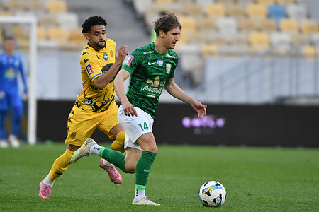 Ilya Kvasnytsya of FC Karpaty Lviv and Talles Brener of FC Rukh Lviv seen in action during the Ukrainian Premier League match between FC Rukh Lviv and FC Karpaty Lviv at Arena Lviv stadium. Final scores; FC Rukh Lviv 0-3 FC Karpaty Lviv.