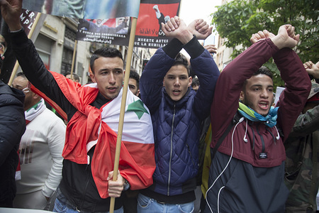 Protesters seen shouting slogans in arabic during the march.
The riffian marched through the streets of the diaspora of Madrid to demand the release of political prisoners from the Hirak Rif in Morocco, the end of militarization, marginalization and the economic blockade of the Rif.