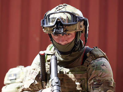 A special unit officer inspects the firing line against the backdrop of red container.
The final of the special purpose triathlon competition in the Moscow region. The competition was held at the Vityaz Special Training Center. The organizer of the competition is the founder of the traditional for Russian Special Forces passing the exam for the right to wear the honorary Krapovy beret Hero of Russia Sergei Ivanovich Lysyuk.
The competition includes: - overcoming the obstacle course for a while in uniform, with a protective helmet and with a service weapon in a holster, practical shooting is carried out in a shooting range; the fire task is brought to the participant immediately before the start of the exercise; the shooting situation is not known in advance, assault on a "high-rise" in the form of a model of a four-storey building; performed in body Armor and armoured helmets with goggles. The sequence of stages is chosen in such a way as to reflect the ability of the participants to quickly switch from one activity to another.