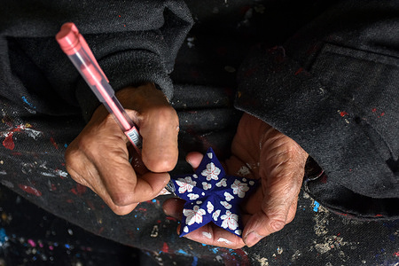 A Kashmiri artisan paints a Christmas gift made of papier-mache at a workshop ahead of Christmas celebrations. Christmas items are made of paper-mache and are sent to local markets and also exported to the U.S, Italy and many other parts of the world.
Kashmiri paper-mache artisans are facing one of their bleakest seasons in decades. New U.S. tariffs on Indian imports have severely hit their largest export market, triggering order cancellations from the U.S. and Europe.