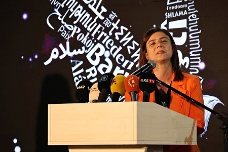 Metropolitan Municipality Co-Mayor ,Serra Bucak seen speaking at the festival's opening ceremony. The 11th International Amed Theatre Festival, organized by the Diyarbakir Metropolitan Municipality in Turkey with the theme "Dialogue for Peace," began with an opening reception held at the historic Cemil Pasha Mansion City Museum. Theatre companies from 19 countries are participating in the 11th Festival, which is being held between April 22 and May 2, 2026. The festival, coordinated by theatre actress Berfin Emektar, is also being attended by Jessica Kaahwa, President of the International Theatre Institute (ITI).