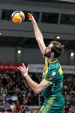 Aaron Russell of Aluron CMC Warta Zawiercie seen in action during PlusLiga 2025/2026 Volleyball match between Asseco Resovia Rzeszow and Aluron CMC Warta Zawiercie at Municipal Hall. Final score Asseco Resovia Rzeszow 3 : 0 (17:25, 22:25, 18:25) Aluron CMC Warta Zawiercie.
