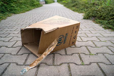 An empty UNHCR Humanitarian Aid box lies discarded outside a metro station. On the afternoon of Thursday, the 24th of July, an empty Humanitarian Aid box from the United Nations High Commissioner for Refugees (UNHCR) is found discarded near Stare Bielany metro station in the north of Warsaw. The box had contained a Family Hygiene Kit which included toiletries, sanitary products, and washing powder. Since the beginning of Russia's invasion of Ukraine, UNCHR has been instrumental in providing aid to refugees fleeing the violence. The movement of refugees and immigration more broadly is a hot topic within Poland as the right wing stokes conspiratorial unrest.