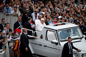 Vatican City, Vatican - 20/04/2025 12:41:58: Pope Francis tours St. Peter's Square in his popemobile after bestowing the ‘Urbi et Orbi’ Blessing from the balcony of St. Peter's basilica overlooking St. Peter's Square in Vatican City.