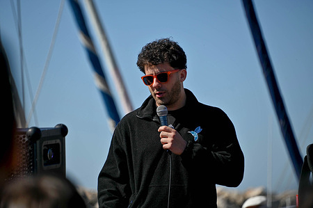 An activist gives a speech in L'Estaque at the port of Marseille during a rally in support of a flotilla transporting activists from the "A Thousand Madleens to Gaza" movement. Around twenty French boats will leave the port of Marseille this Saturday, April 4, 2026, to join a new international flotilla, which should bring together around one hundred boats in total, with the objective of "breaking" the Israeli blockade and reaching the Gaza Strip.