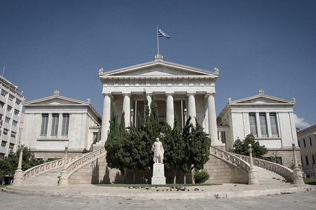 The National Library is part of the Athenian Trilogy which consists of the National Library, the University and the Academy of Athens. These three imposing neoclassical mansions were built in the 19th century. All three have a rich interior decoration, while the gardens around them are populated with the sculptures of Greek artists.
