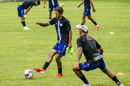 Salvadoran player Enrico Hernández seen warming up during the training session for a qualifier game against the United States for a ticket to the Qatar 2022 world cup.