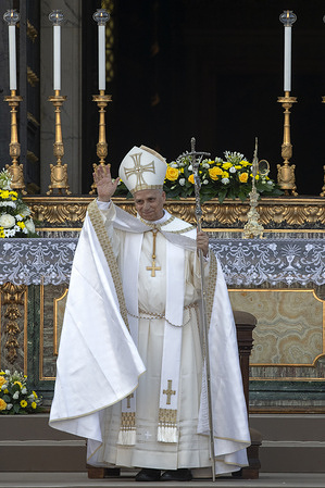 Pope Leo greets the faithful in front of St. Mary Major Basilica after the celebration of Corpus Christi.