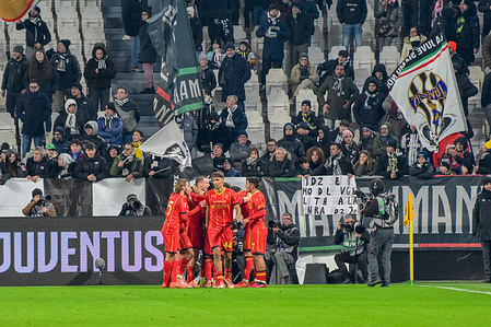 The players of Lecce celebrate a goal during Serie A 2025/26 football match between Juventus FC and US Lecce at Allianz Stadium. Final score Juventus 1 : 1 Lecce