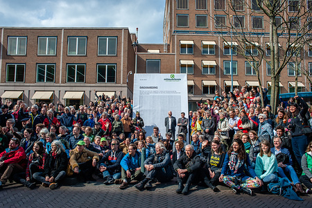 Activists are seen posing before a placard full of signatures in front of the building of Shell during the anti-Shell demonstration.
Hundreds of people gathered at the Malieveld. From there, they walked to the headquarters of the oil and gas industry company Shell to make a delivery personally of more than 13,000 signatures from the Dutch citizens backing the lawsuit. This would be a new legal approach in battling climate change, the first lawsuit to directly challenge the business model and growth strategy of an oil company. Seven environmental and human rights organizations in the Netherlands were prepared to sue Royal Dutch Shell if the oil giant refuse to align its business model with the goals of the Paris Climate Agreement. The groups, led by Friends of the Earth Netherlands/Milieudefensie and joined by Greenpeace Netherlands and Action Aid Netherlands. Police officers and Shell's security were present without intervening.