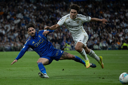 Gonzalo García (R, Real Madrid player, seen in action during the EA SPORTS La Liga 2025-2026 match between Real Madrid and Real Oviedo, played at the Santiago Bernabéu Stadium. Final score: Real Madrid 2 - Real Oviedo 0