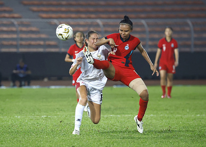 Sydney Hopper of Indonesia and Rosnani Azman of Singapore seen in action during the AFF Women's Cup 2026 Semi-Final match between Indonesia and Singapore at Kuala Lumpur Football Stadium, Cheras. Final score Indonesia 2 : 0 Singapore