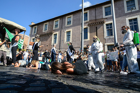 Protesters staged a pollution and corruption action during the Global Climate Strike.Students, citizens and activists of the "Fridays For Future" took part in the national climate strike in Rome, to call on the political class to take action against climate degradation and environmental pollution.