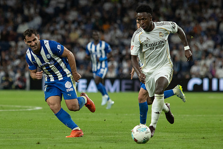 Vinícius Jr. of Real Madrid seen in action during the EA SPORTS La Liga 2025-2026 match between Real Madrid and Alaves, played at the Santiago Bernabéu Stadium. Final score: Real Madrid 2 - 1 Alavés