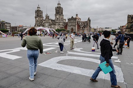 Members of social organizations in Mexico City paint slogans in the Zócalo, the city's main square, in support of Cuba, in response to the measures decreed by the administration of US President Donald Trump to prevent the Caribbean nation from accessing oil and other fuels. Social organizations such as Va Por Cuba and the José Martí Association of Cuban Residents in Mexico held a food collection center in the Zócalo to send humanitarian aid to Cuba.