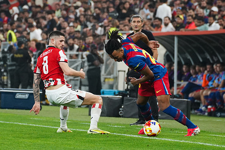 FC Barcelona's Jules Kounde (R) is seen in action with Athletic Bilbao's Oihan Sancet (L) during the Spanish Super Cup semi-final match between FC Barcelona and Athletic Bilbao at King Abdullah Sports City. Final Score : Barcelona 5-0 Athletic Bilbao.
