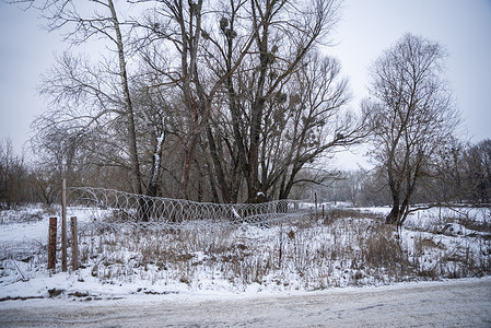 Anti-tank wire seen next to a road outside Izium, in Kharkiv region. Izium was under Russian occupation for more than five months at the beginning of Russia's full-scale invasion of Ukraine in 2022.