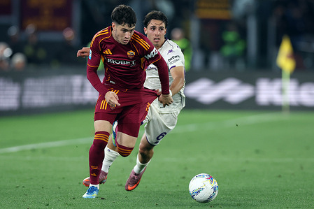 (L to R) Matias Soulé (Forward) of AS Roma, and Riccardo Braschi (Defender) of Fiorentina during the Serie A Enilive 2025-2026 football match between AS Roma vs ACF Fiorentina at Olympic Stadium. Final result match: Roma vs Fiorentina 4-0