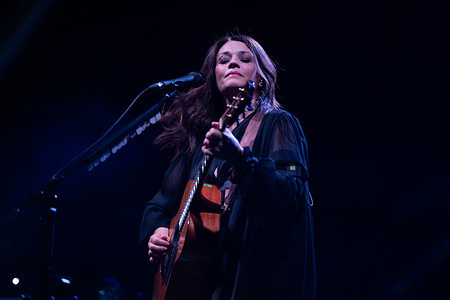 Carmen Consoli performs live at Parco Colonia Montana during the Sui Sentieri degli Dei Festival.