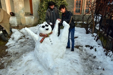 Kashmiri children are seen making a snow-bear on a sunny day after a heavy snowfall in Srinagar, Indian administered Kashmir.
Kashmir received its first snowfall of the new year, breaking a month-long dry spell in the Valley, The weather in Kashmir has improved from Sunday as Meteorological Department (MET) has predicted dry spell from January 6 till January 10.