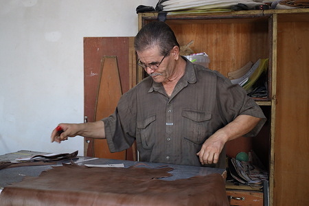 Moroccan craftsman Abdelmalek Hammouda, 59, residing in Libya migrated with his art of making shoes from natural leather, which is considered as one of the ancient Moroccan heritage. Hammouda settled in Libya in 1992 and moved with his family to start a new life in the profession of making sundaes which he inherited from his father in 1977. He has gained wide fame in Libya and lived through all periods of wars without leaving.