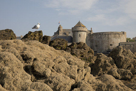 A partial view of Le Château de la Duchesse Anne (Duchesse Anne Castle) in Saint Malo.