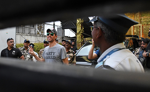Spanish singer and songwriter Enrique Iglesias poses for a photo flashing a victory sign outside the Kalina airport on his arrival for his concert in Mumbai. The Spanish singer and songwriter Enrique Iglesias returned to India after a gap of 13 years. He is slated to perform at the concert on 29th and 30th October 2025 at MMRDA ground in Bandra Kurla Complex (BKC) in the city.