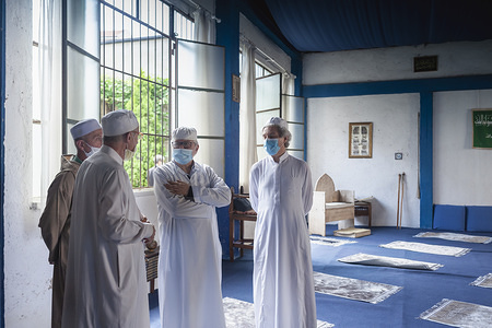 Muslim men are seen at the Al Wahid Mosque with no social distancing during Eid-ul-Fitr festival.
Following the recent agreement between the Italian Government and Islamic Communities for the opening of religious center during the Covid19 Emergency, the Italian Islamic Religious Community (COREIS) was able to celebrate the Eid al Fitr, or "festival of breaking the fast” at the end of holy month of Ramadan, praying in their mosques in Milan.
