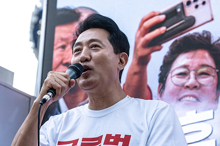 Oh Se-hoon, the People Power Party of Korea’s candidate for Seoul mayor, delivers a campaign speech in front of supporters in Seoul. Seoul Mayoral Candidate Oh Se-hoon seen on his final campaign.