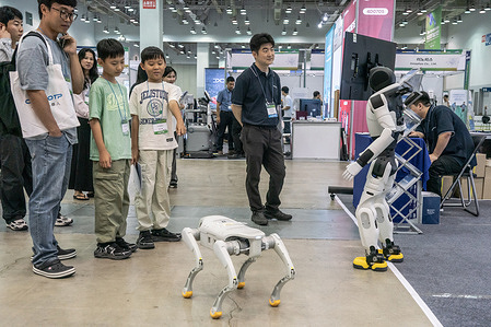 Children watch the AGIBOT X2 and the AGIBOT D1 Pro/Edu performing at the AGIBOT booth during the Robot Expo Busan 2026 exhibition at BEXCO. The Robot Expo Busan 2026 has officially opened at BEXCO. As an integrated event combining the robotics, logistics, manufacturing automation, and related industry sectors, this B2B business exhibition features specialized product pavilions by theme. Under the theme "A New Wave in Busan Powered by Robotics & AI-Based Technologies and Innovation," the exhibition showcases the latest trends in comprehensive robotics and automation technologies.