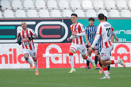 David Stuckler of L.R. Vicenza celebrates a goal during the Italian Serie A soccer match between LR Vicenza Vs Calcio Lecco 1912 at Romeo Menti Stadium. Final Score LR Vicenza 1 : 0 Calcio Lecco 1912