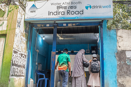 People wait to fill jerrycans with water from a tap in the in Dhaka. Dhaka city people used to boil water on a gas stove to purify it, shortage of gas, and as the price of cylinder gas has risen,  they cannot cope with the expense so they choose to purchase the water from ATM booths by a prepaid card for Tk50 and a top-up of Tk100.