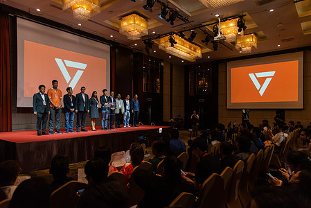 Natthaphong Ruengpanyawut ,a leader of the People's Party seen together with the fellow party members during a press conference at Maple Hotel. The Thailand's Supreme court decided to accepts the case of 44MPs of the People's party including Natthaphong Ruengpanyawut,a party's leader, over the lese-majeste law on their attempt to amend a lese-majeste law (Article 112) in the general election campaign in 2021.