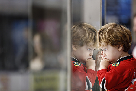 A young fan is seen watching the 2025 Australian Women’s Ice Hockey League Grand Final match between Melbourne Ice and Brisbane Lightning at O’Brien Icehouse. Final score: Melbourne Ice 4 : 1 Brisbane Lightning.