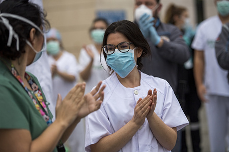 A member of the health staff of the San Cecilio clinical hospital returning the applause.
Since the start of the coronavirus outbreak and the state of alarm decreed by the Spanish government, people at 8pm as a tribute applaud the health personnel who return the applause from the different hospitals together with the police and members of civil protection.