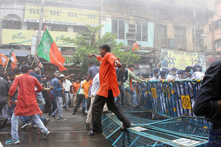 Police officers fire Water Canons towards the protester during the demonstration.
The BJP leaders announced a protest march towards Laalbazar, Police HQ of West Bengal after three of its workers were killed in violence in Sandeshkhali in North 24 Parganas district last week. Their protest march to the Kolkata Police headquarters in the city’s Lalbazar area turned violent on Wednesday as the party workers clashed with the police. The police used water cannons and charged Tear Gas to the demonstrators when they tried to break barricades at Central Avenue and threw stones and bricks at the police. The march began around 12 noon at Subodh Mullick Square in Central Kolkata and moved towards Lalbazar from different directions.