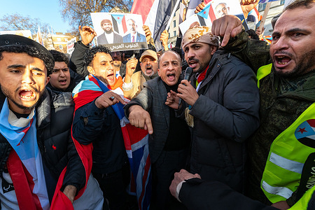 Protesters chant slogans in a tight circle during the demonstration. Protesters gathered outside Downing Street to demand international recognition of a restored State of South Arabia within its pre-1990 borders. Demonstrators called on the UK and the wider international community to move from delay to decision, arguing that recognition is necessary to end political limbo and affirm the South’s sovereignty, identity, and right to statehood.