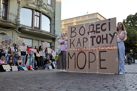 Protesters hold a placard reading "Odesa is full of cardboard, Bring back Fedorov" during a demonstration on Deribasovskaya Street. Mass rally in support of former Ukrainian Defense Minister Mykhailo Fedorov, who was dismissed in mid-July, continue for the sixth day in major Ukrainian cities. Activists are demanding that the president reinstate Fedorov and dismiss Oleksandr Syrskyi, Commander-in-Chief of the Ground Forces of the Armed Forces of Ukraine.