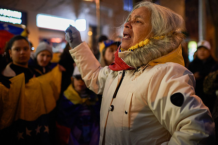 Eglee Torres, president of the Venezuelan Association seen during the rally. Around three hundred members of the Venezuelan Association in Navarre gathered on the streets of Pamplona, to celebrate the arrest of unelected president Nicolás Maduro. The arrest was carried out by the United States government under the direction of Donald Trump, and he is accused of drug trafficking and terrorism.