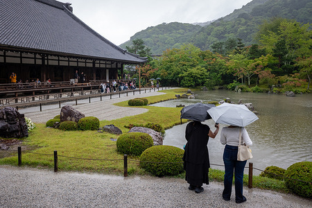 Visitors seen touring at Kyoto's Tenryu-ji Temple. The sharp depreciation of the Japanese yen against the U.S. dollar has made Japan a more affordable destination for international visitors, boosting inbound tourism and spending. The favorable exchange rate has encouraged travelers to visit popular attractions and enjoy Japanese cuisine, from sushi and wagyu beef to local ramen, at comparatively lower costs.