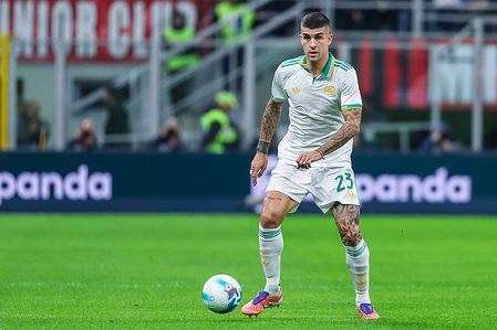 Gianluca Mancini of AS Roma seen in action during Serie A 2025/26 football match between AC Milan and AS Roma at San Siro Stadium. Final scores; Milan 1 | 0 Roma.