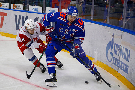 SKA Hockey Club player Anton Burdasov (right) and Lokomotiv Hockey Club player Anton Malyshev (left) in action during the Kontinental Hockey League, Regular Season, KHL 2021/22 between SKA Saint Petersburg and Lokomotiv Yaroslavl at the Ice Sports Palace.
(Final score; SKA Saint Petersburg 1:0 Lokomotiv Yaroslavl)