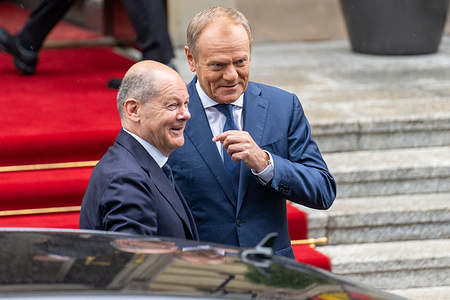 Prime Minister Donald Tusk welcomes German Chancellor Olaf Scholz in Warsaw. Polish-German intergovernmental consultations were held at the Chancellery of the Prime Minister in Warsaw under the chairmanship of Prime Minister Donald Tusk and Chancellor of the Federal Republic of Germany Olaf Scholz. Prime Minister Tusk and Chancellor Scholz, together with their ministers, talked about the security of NATO's eastern flank in the context of the war in Ukraine, the threats related to illegal migration, as well as economic cooperation between the two countries.