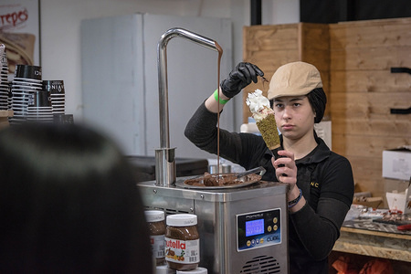 A chef seen making sweets from chocolate during the festival.
A festival that had chocolate processing shops, Exhibitors, brands, confectioners and chefs came around at the chocolate festival in Athens, Greece.