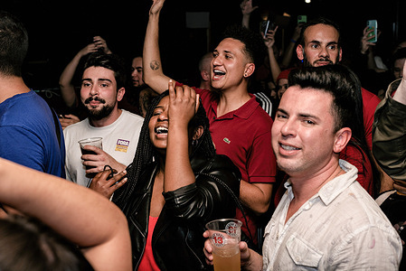 Supporters of presidential candidate and former president Luiz Inacio Lula da Silva react to the election results in a pub. In the overall outcome of the presidential elections, presidential candidate and former president Luiz Inacio Lula da Silva received 48.4% of the votes, compared to incumbent president Jair Bolsonaro's 43.2%. On the 30th, the two candidates will compete against one another in the second round.